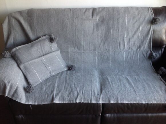 Plaid a Pompons Gris avec Housse – Image 2
