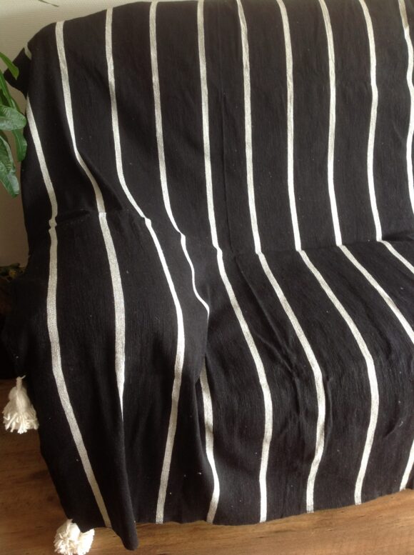 Plaid a Pompons Noir Rayé Blanc – Image 3